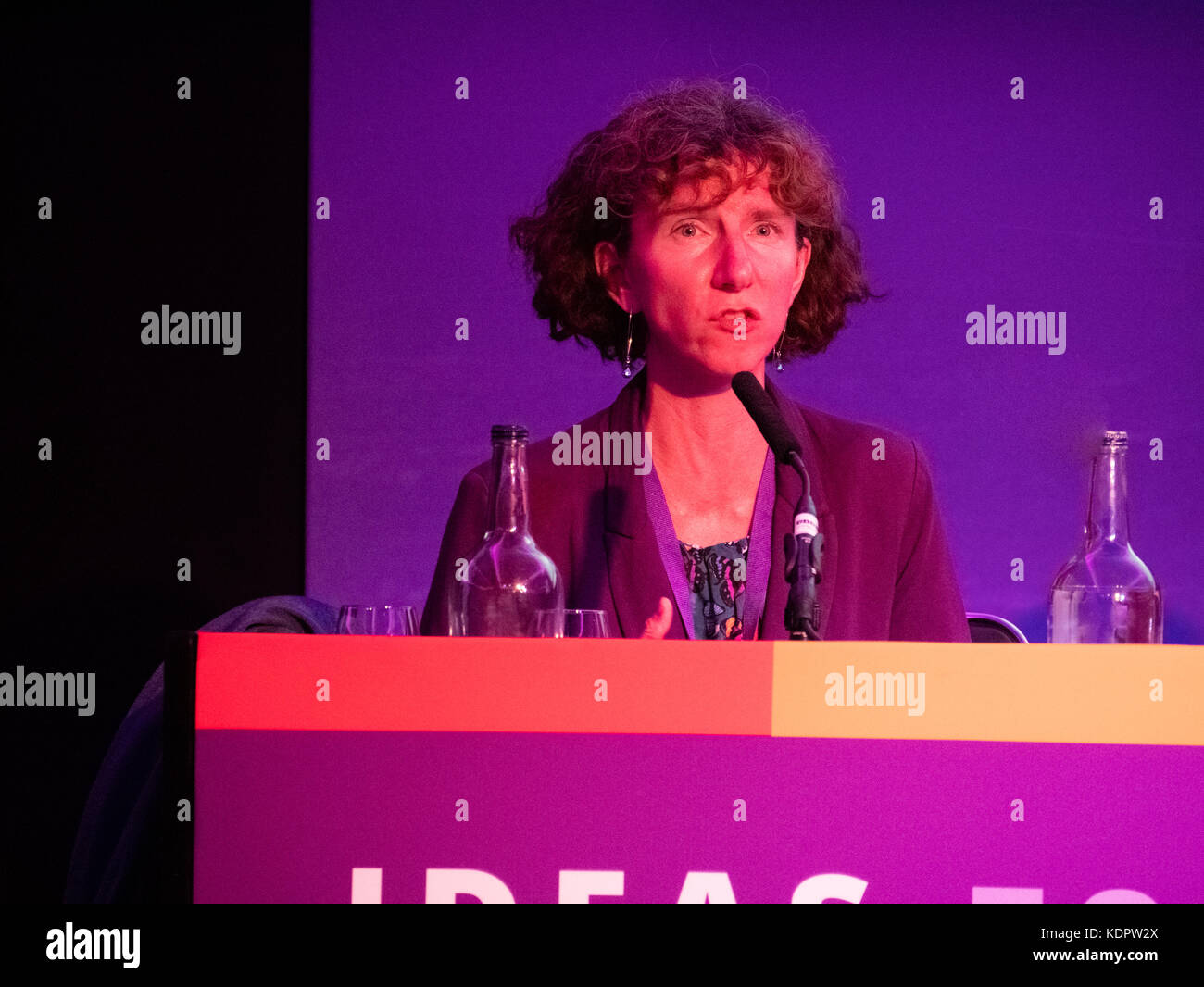 London, Großbritannien. 15 Okt, 2017. annelisee Dodds mp ein Schatten Schatzminister Adressen der Centennial kooperative Parteitag in London Quelle: William Edwards/alamy leben Nachrichten Stockfoto