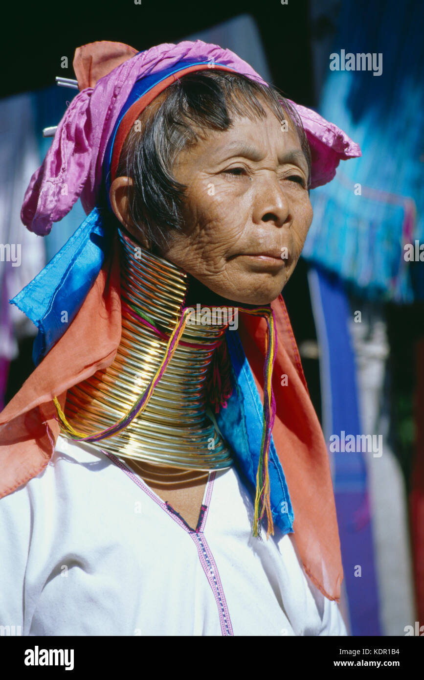 Myanmar, Inle See. Porträt einer langen Hals karen Frau mit Halsring Stockfoto