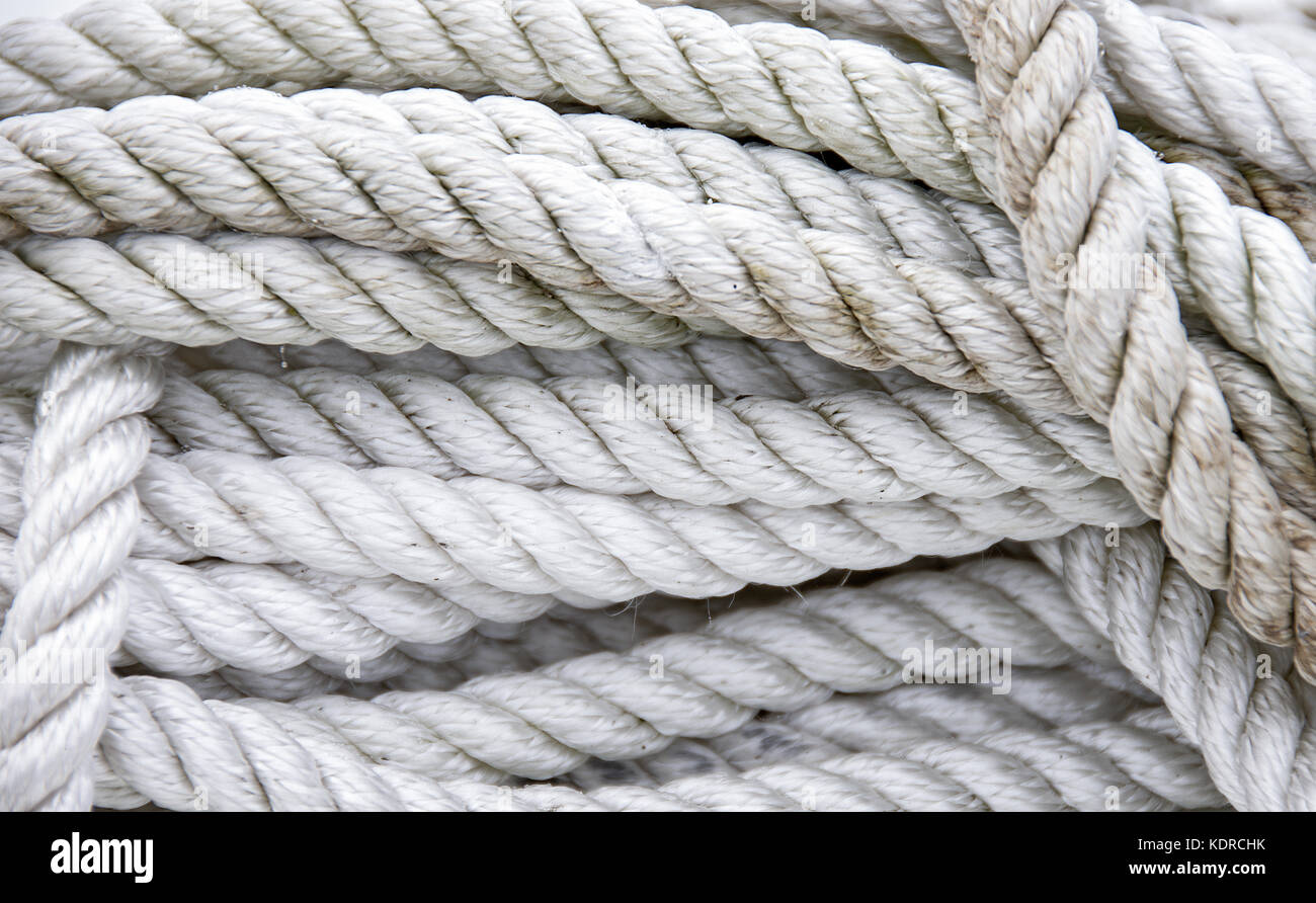 Nahaufnahme der verworrenen und Twisted grungy nautische Seil Stockfoto