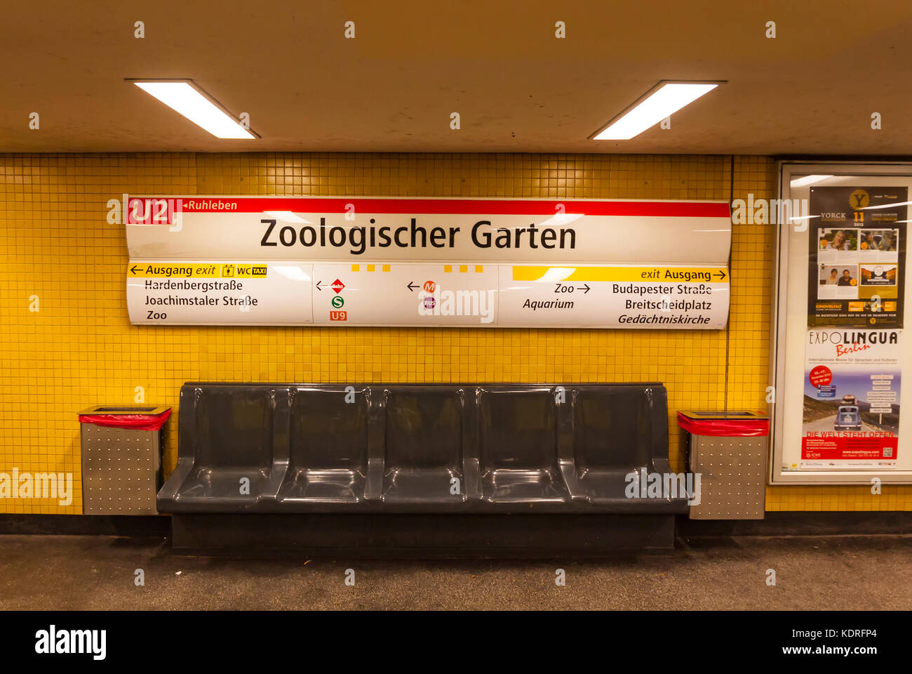 Schild mit bahnhof zoo berlin Fotos und Bildmaterial in hoher