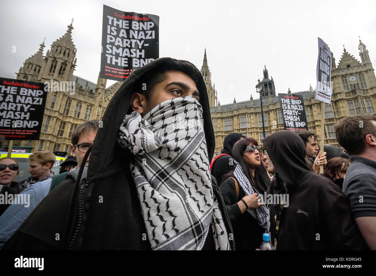 Britische Nation Party (BNP) Unterstützer Zusammentreffen mit Antifaschisten in London, UK. Stockfoto