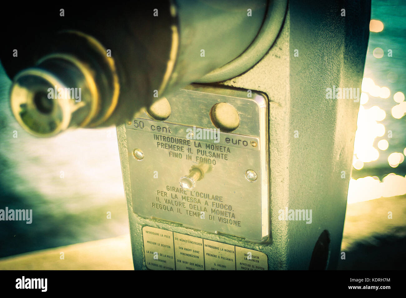 Ein kreatives Bild einer Münze Sucher durch den See, Detail Stockfoto