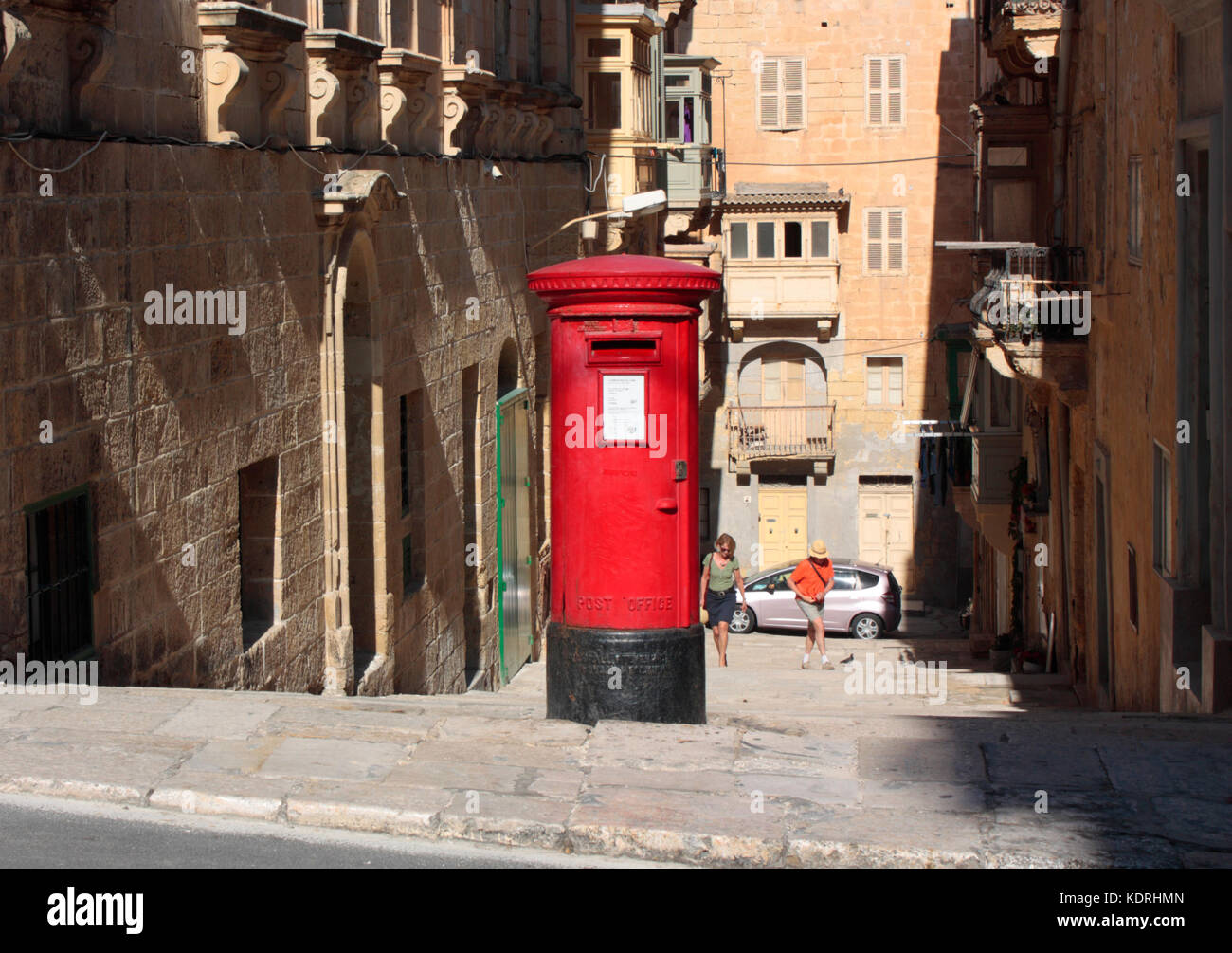 Im britischen Stil im Briefkasten Triq San Duminku (hl. Dominikus Straße), Valletta, Malta, Europa, aufgrund der historischen Beziehungen zwischen Großbritannien und Malta Stockfoto