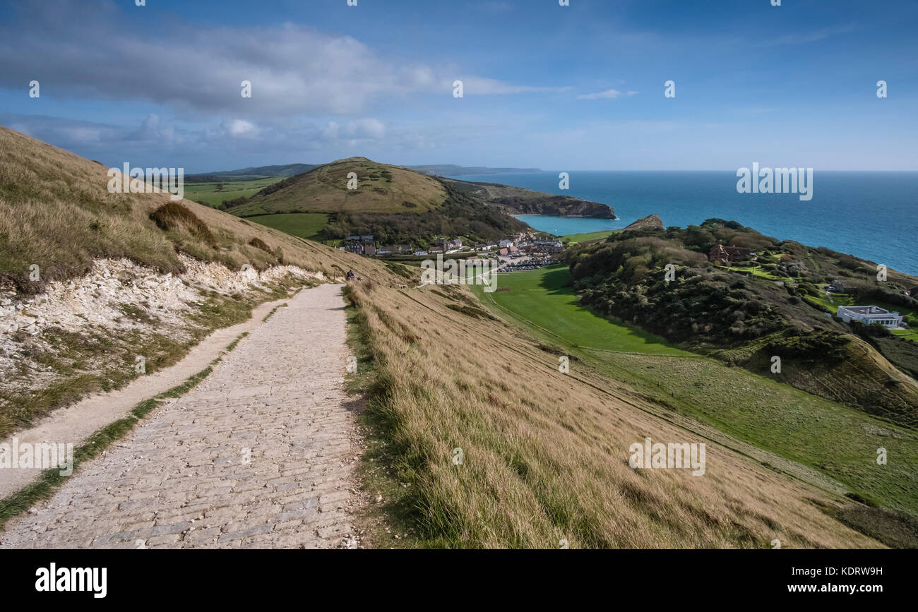 Überblick über West Lulworth Tal und die Bucht von der South West Coast Path mit einem Weitwinkelobjektiv, Dorset, England, Großbritannien Stockfoto