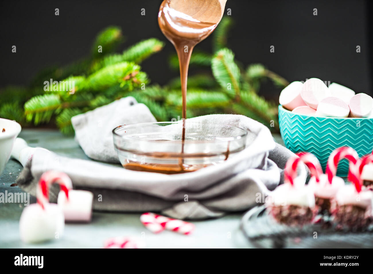 Geschmolzene heißen chocolatte, Weihnachten festliche Süßigkeiten. Stockfoto