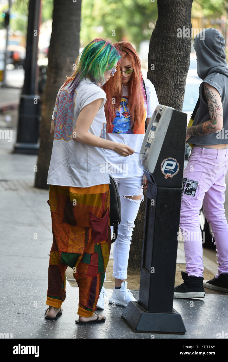 Bella Thorne And Lil Peep Bella Thorne trifft Lil peep Einkaufen in Hollywood zu tun mit: Bella