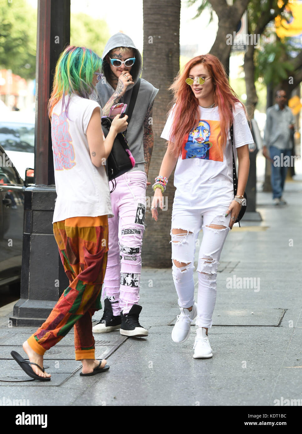 Bella Thorne trifft Lil peep Einkaufen in Hollywood zu tun mit Bella Thorne, dani Thorne, Lil Bella Thorne trifft Lil peep Einkaufen in Hollywood zu tun mit Bella Thorne, dani Thorne, Lil