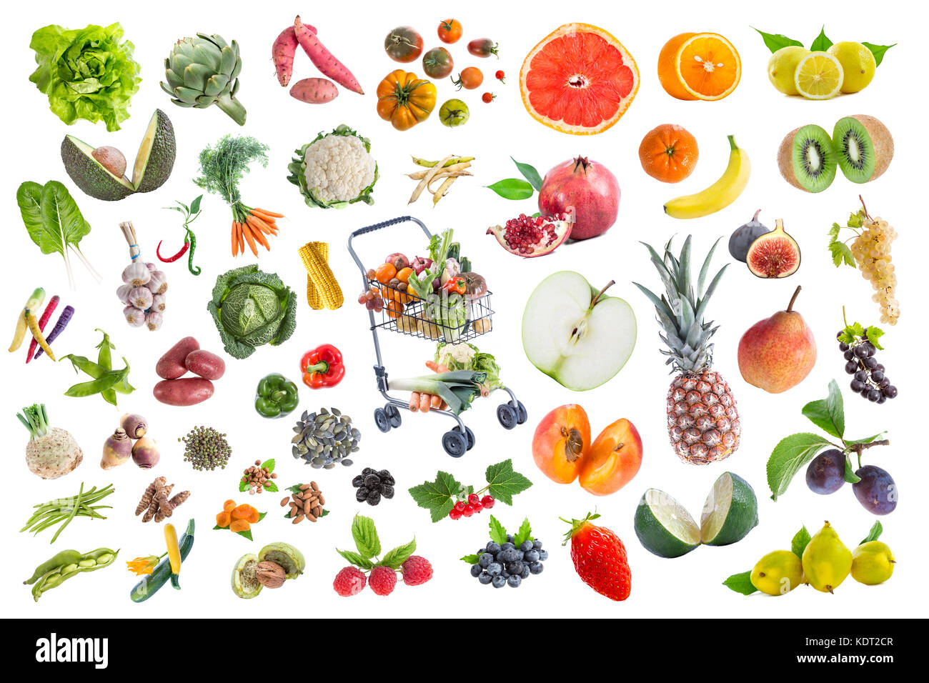 Konzept der gesunden Ernährung, verschiedene Früchte und Gemüse fünf ein Tag auf Mitte Hintergrund mit einem vollen Supermarkt Warenkorb in der Mitte zu essen Stockfoto