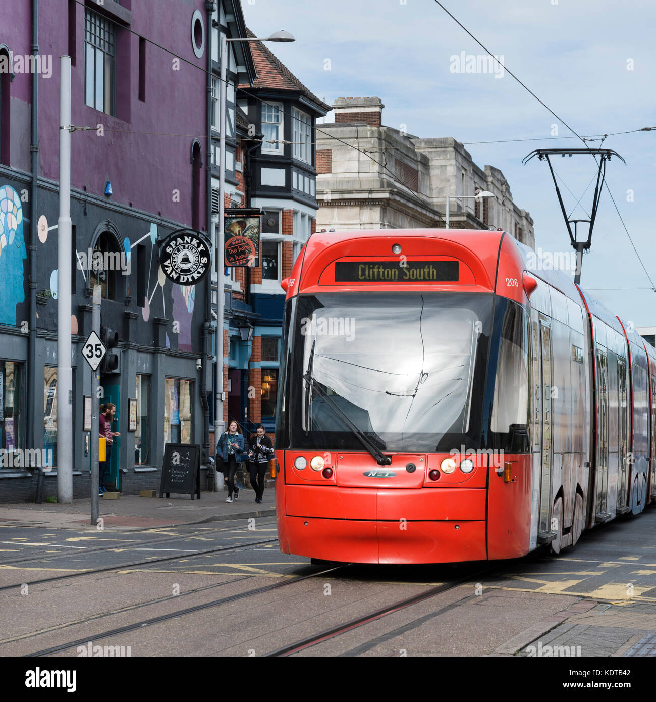 Red Incentro bei 6/5 Modell Straßenbahn, street Goldsmith's, Nottingham Stockfoto