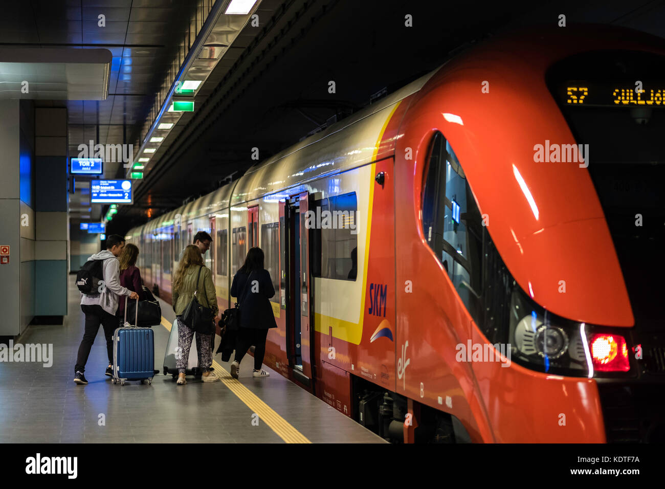 Eisenbahn link, Chopin Flughafen Warschau, Polen Stockfoto