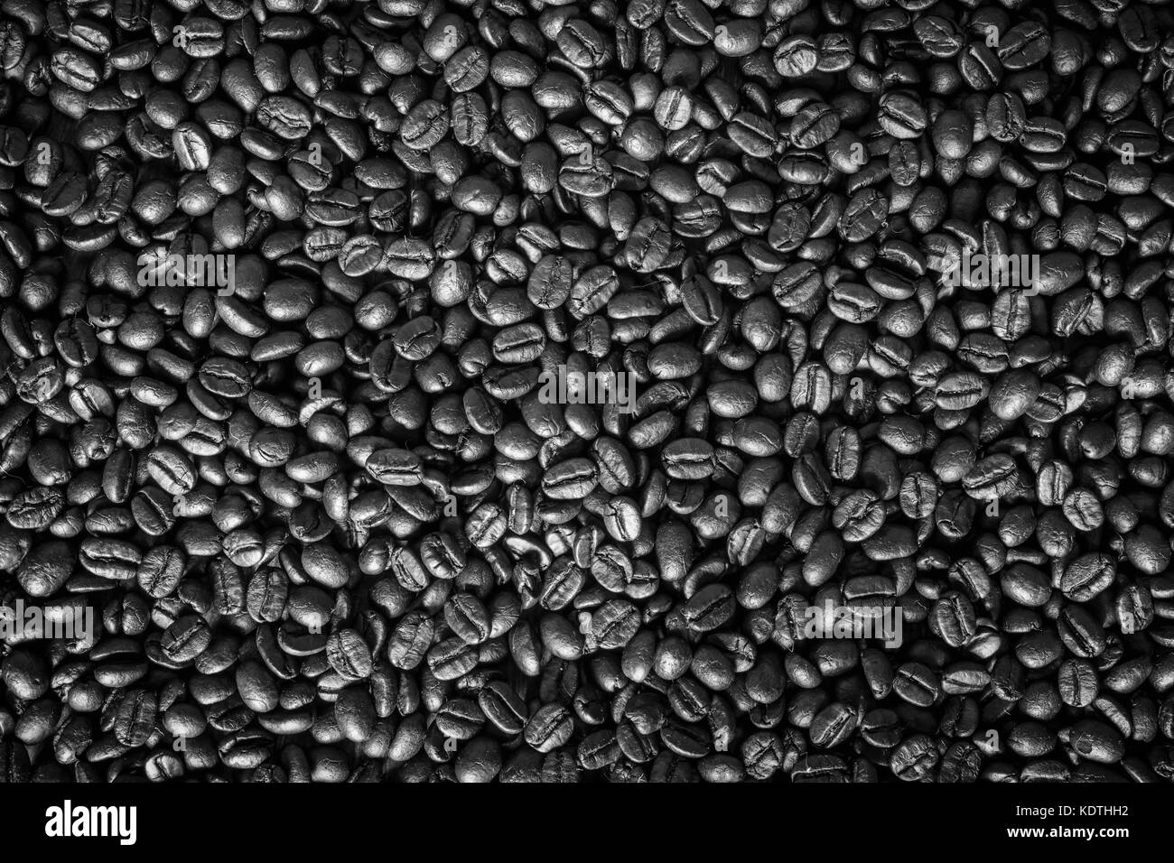 Kaffeebohnen Hintergrund auf Schwarz und Weiß Stil Stockfoto