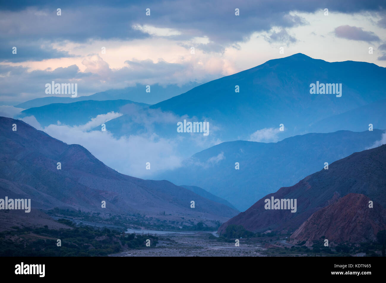 Dämmerung in der Quebrada de humahuacha Nr maimara, Provinz Jujuy, Argentinien Stockfoto