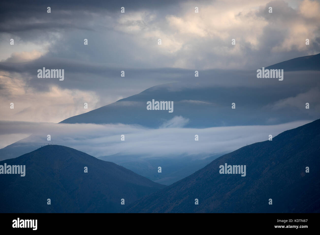 Dämmerung in der Quebrada de humahuacha Nr maimara, Provinz Jujuy, Argentinien Stockfoto