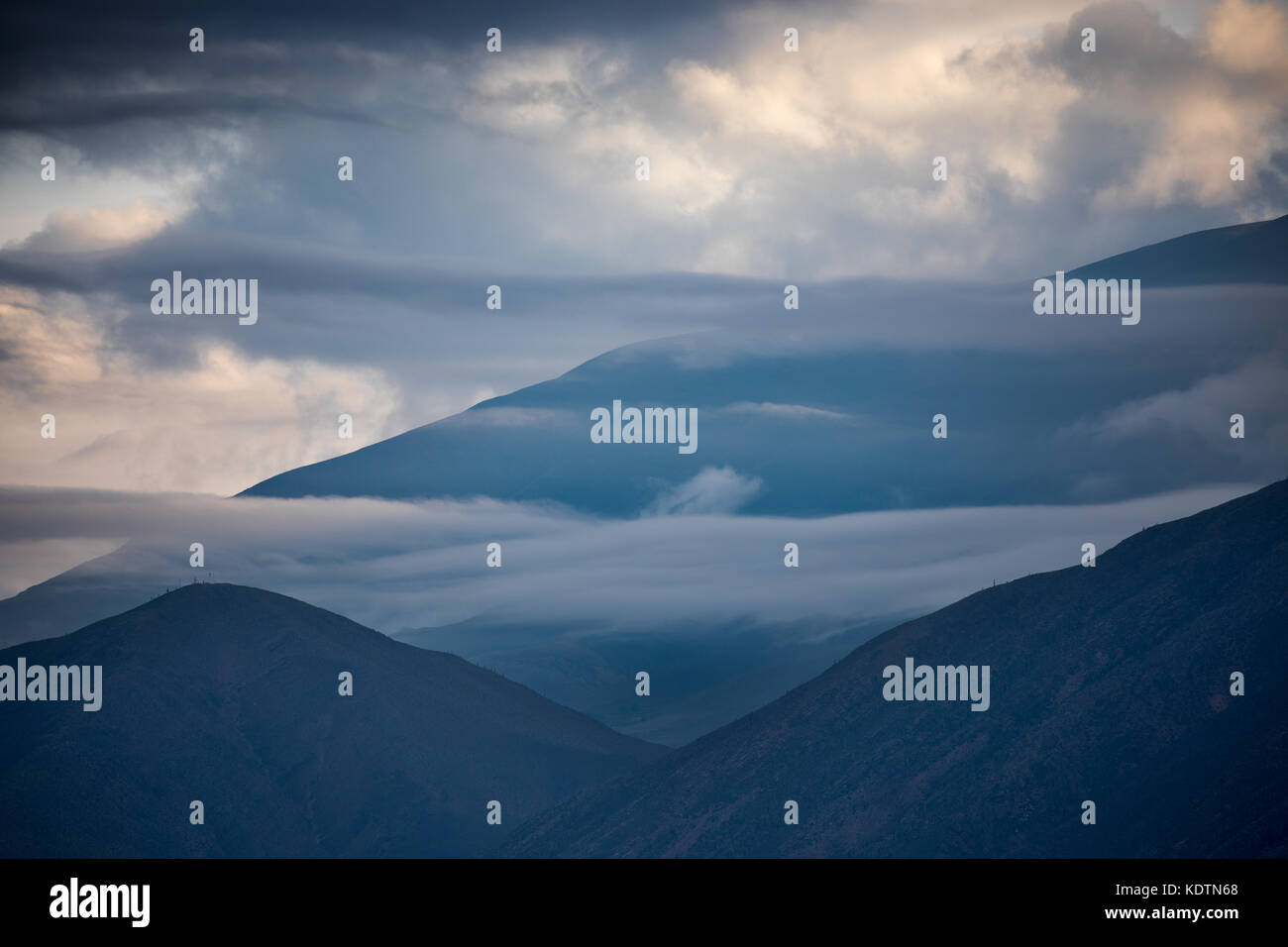 Dämmerung in der Quebrada de humahuacha Nr maimara, Provinz Jujuy, Argentinien Stockfoto