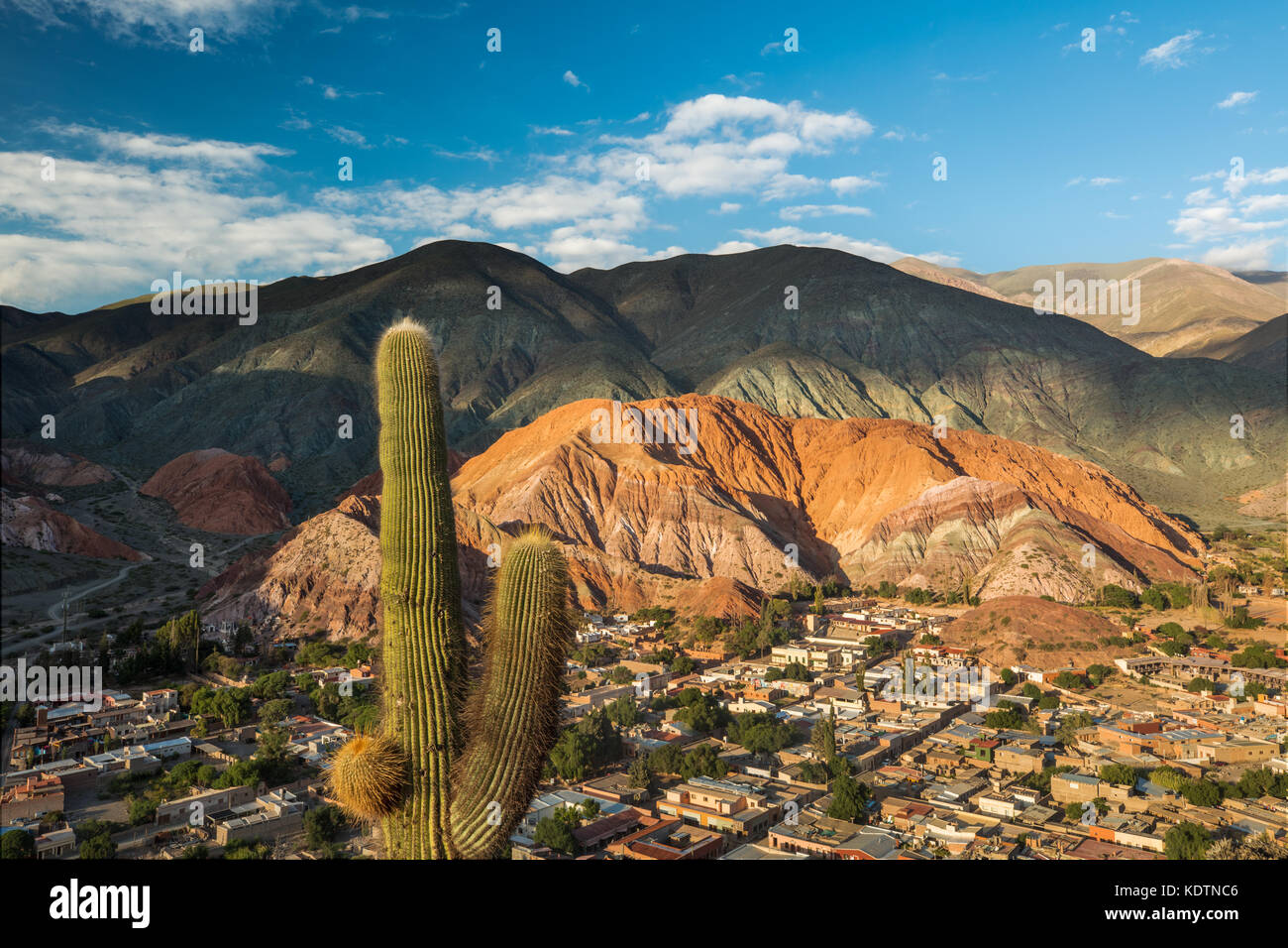 Der Cerro de Siete colores (Berg der sieben Farben) in purmamarca, Quebrada de humahuacha, Provinz Jujuy, Argentinien Stockfoto Der Cerro de Siete colores (Berg der sieben Farben) in purmamarca, Quebrada de humahuacha, Provinz Jujuy, Argentinien Stockfoto