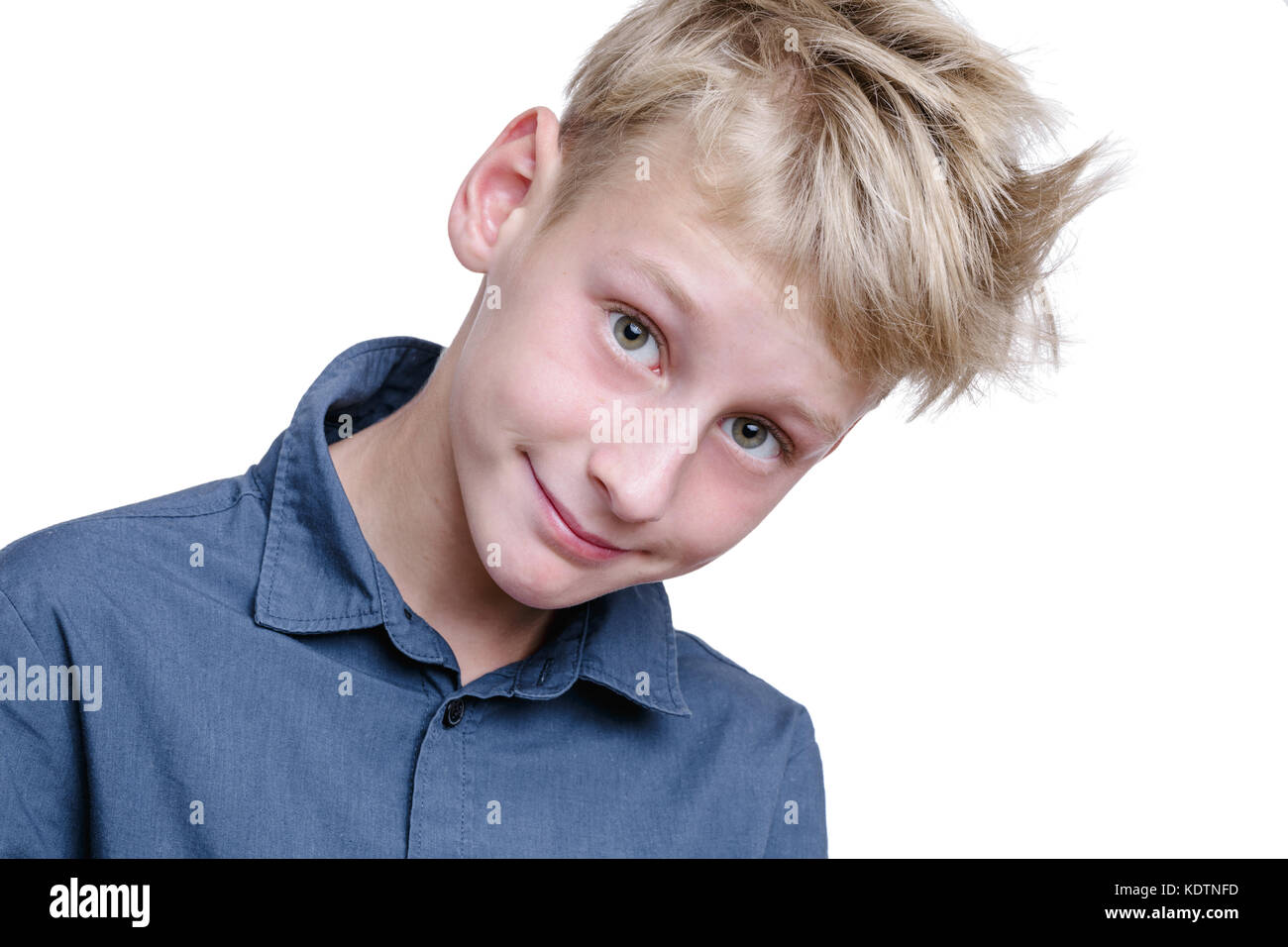 Glücklich lächelnde 10-Jahre alte Junge Stockfoto