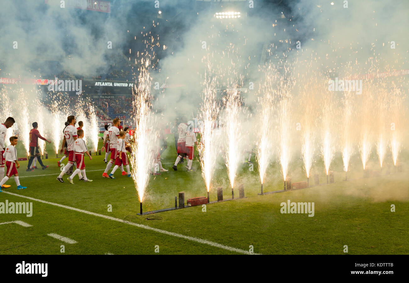 Harrison, USA. 15 Okt, 2017. Eröffnung für Red Bulls gegen Atlanta united fc Regelmäßige mls Spiel auf Red Bull Arena Credit: Lev radin/alamy leben Nachrichten Stockfoto