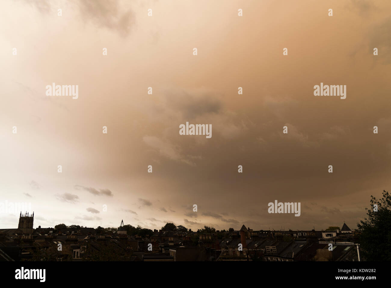 Sturm Ophelia über Battersea, London Stockfoto