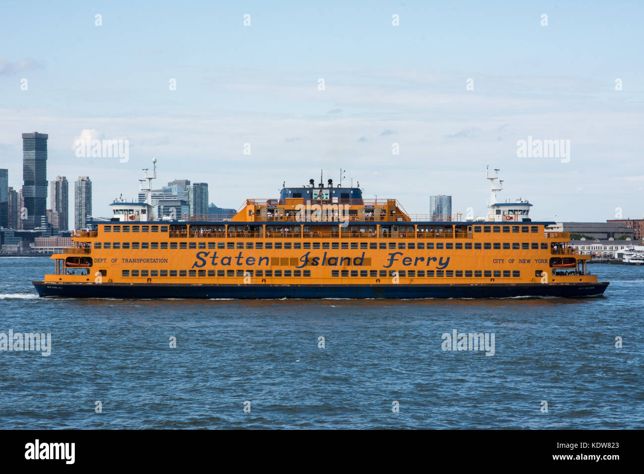 Die Staten Island Ferry ist eine Passagierfähre route, transportiert Pendler zwischen den New York Hafen zwischen Manhattan und Staten Island. Stockfoto