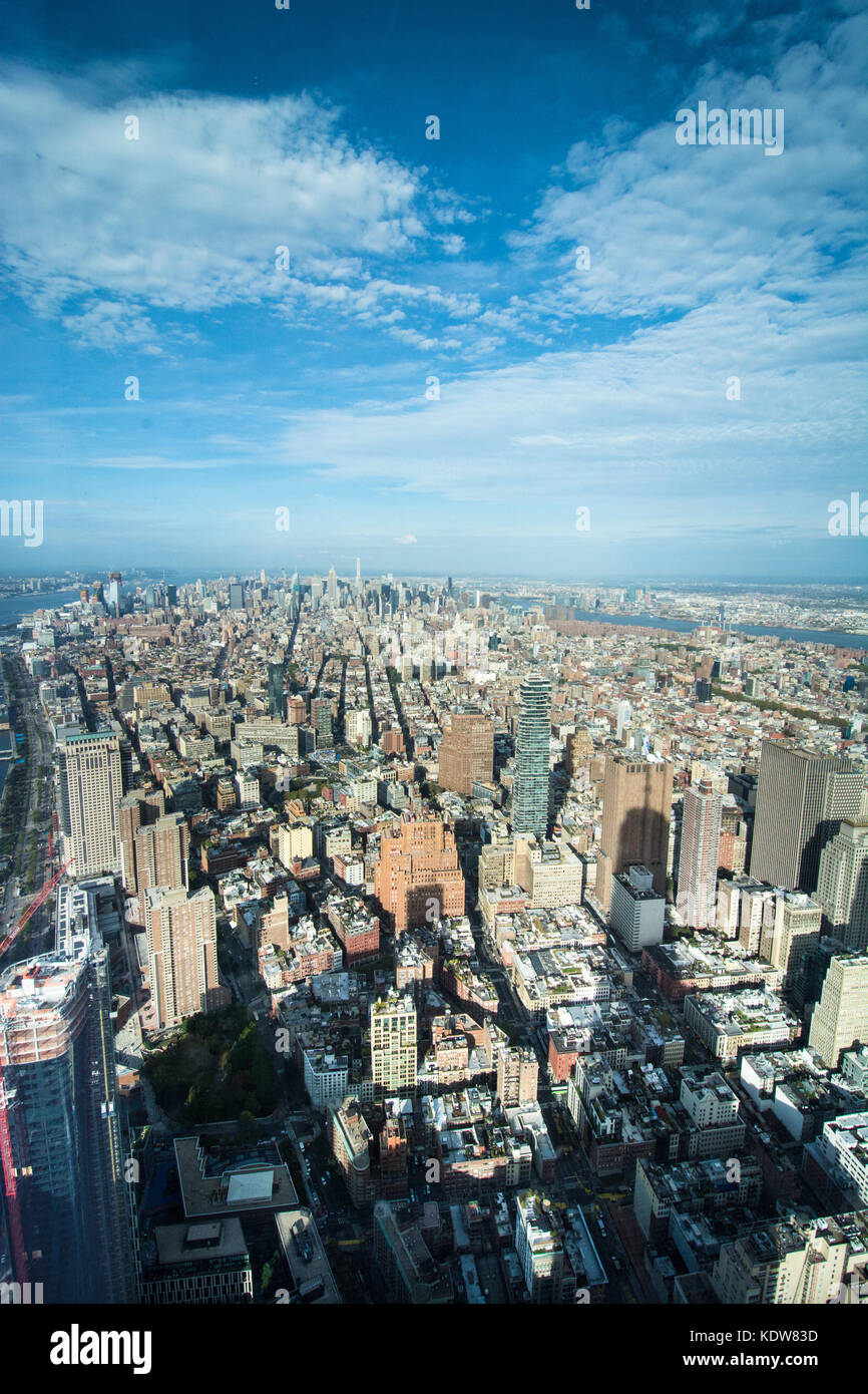 Weit reichende Aussicht auf die Skyline von Manhattan von einer Welt Sternwarte, am World Trade Center, New York, NY, USA Stockfoto