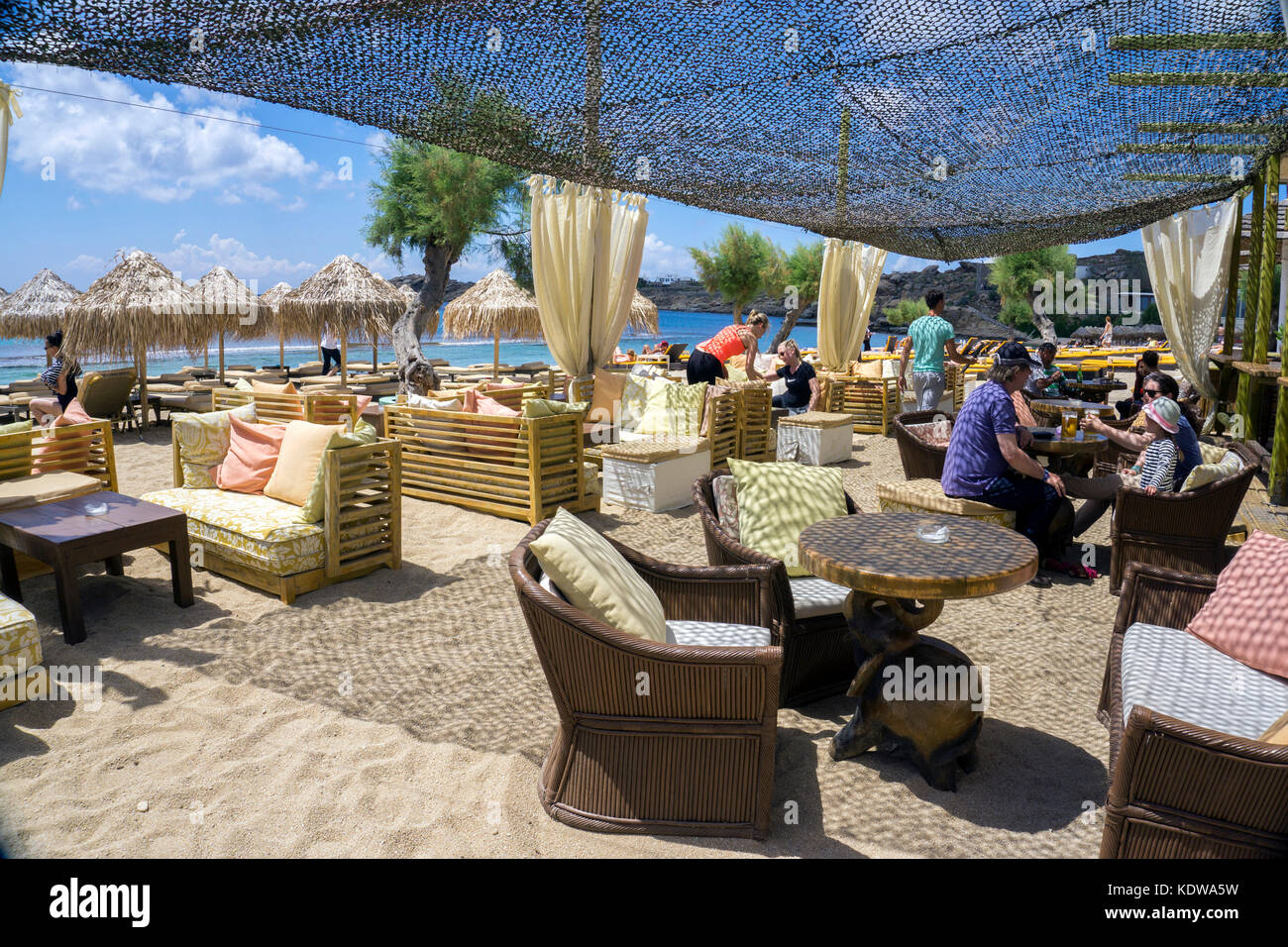 Beach Bar am Paradise Beach, beliebte Beach auf Mykonos Stockfoto