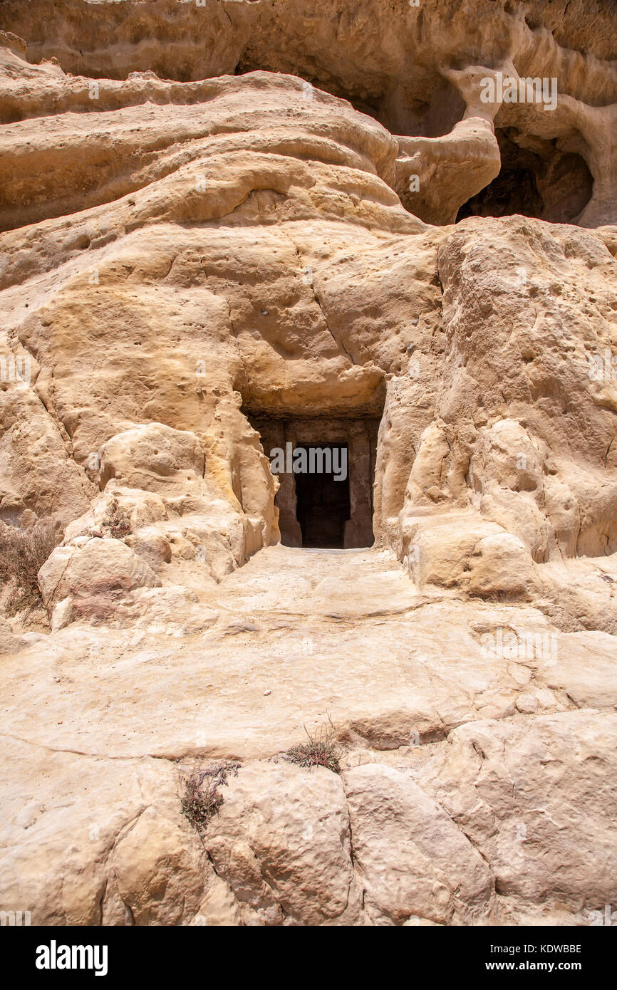 Die Höhlen von Matala, Insel Kreta, Griechenland. matala auf der griechischen Insel Kreta ist berühmt für die künstliche Höhlen geworden ist, geschnitzt in den Felsen. Stockfoto