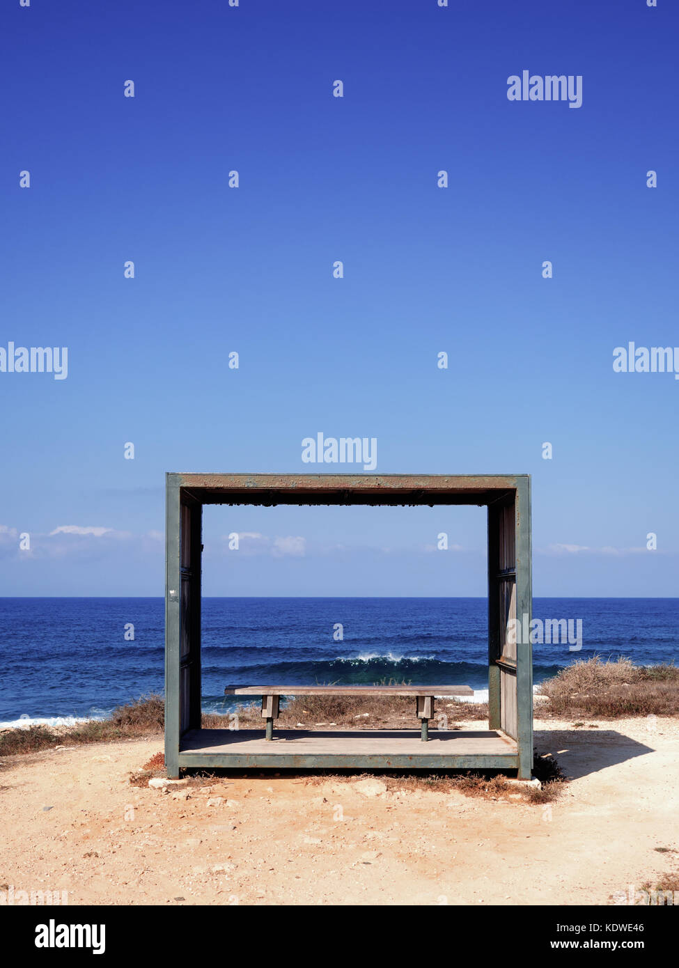 Schattige Zuflucht und Meerblick. Kato Paphos, Zypern. Stockfoto