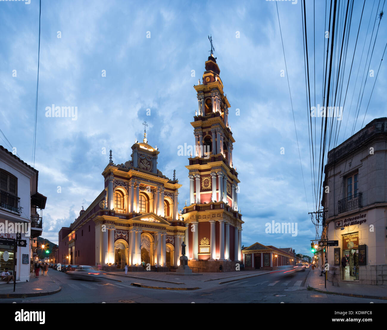 Iglesia San Francisco De Asis in der Dämmerung, Salta, Argentinien Stockfoto