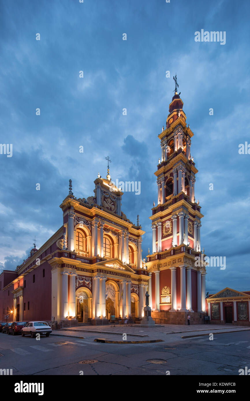 Iglesia San Francisco De Asis in der Dämmerung, Salta, Argentinien Stockfoto