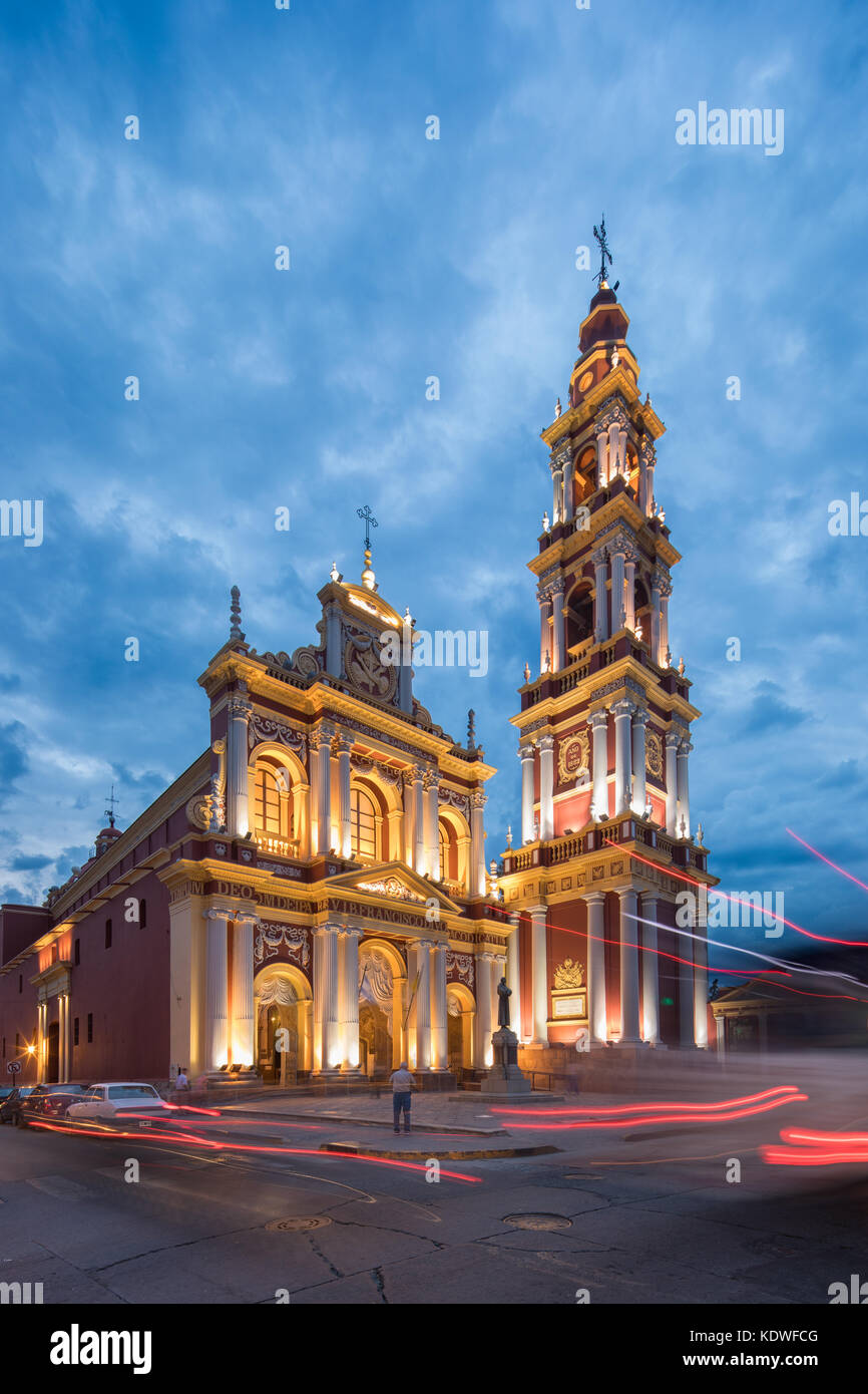 Iglesia San Francisco De Asis in der Dämmerung, Salta, Argentinien Stockfoto