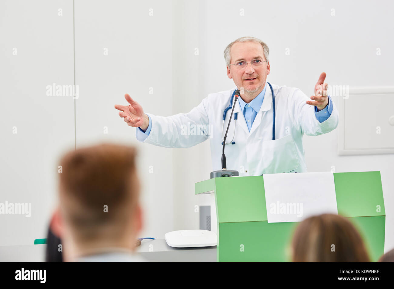 Medizin Professor lehrt an der Universität während der Ausbildung Vortrag Stockfoto