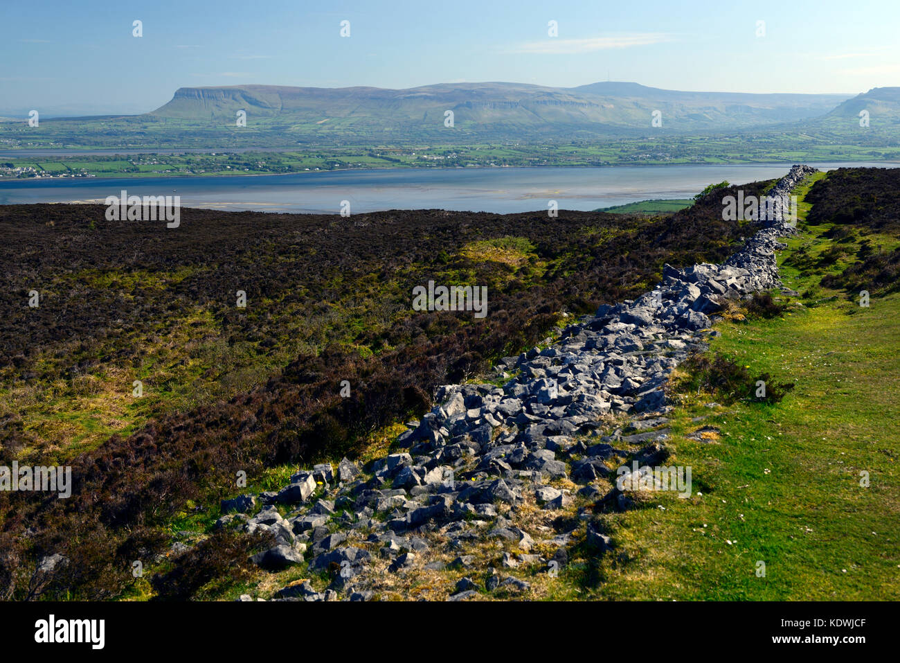 Benbulbin, Benbulben, Ben Bulben, Ansicht von Knocknarea, Ansicht von Queen Maeve's Grave, Strandhill, Sligo, yeat's Country, wilden Atlantik Weg, Irland, Stockfoto