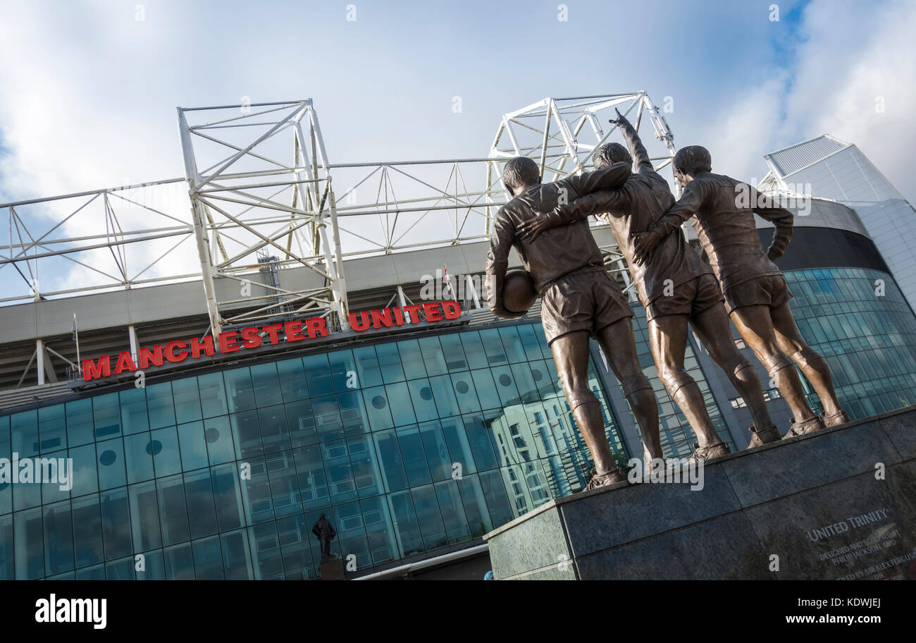 Die Vereinigten Trinity Skulptur von Philip Jackson außerhalb von Old Trafford. Startseite des Manchester United Football Club. Stockfoto