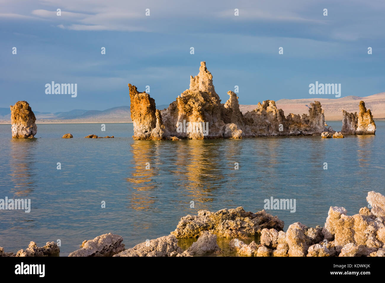 Mono Lake bei Sonnenuntergang in Kalifornien Stockfoto