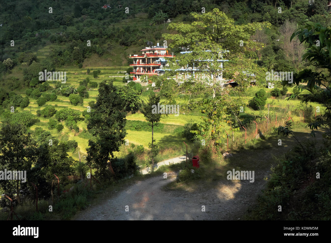 NEPAL. POKHARA - 28. OKTOBER 2016 : Hotel Green Hills in Sedi Bagar am Stadtrand von Pokhara. Pokhara zweitwichtigste und größte Stadt der NEP Stockfoto