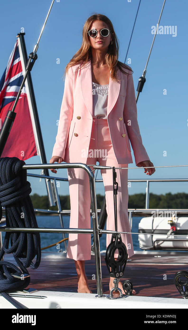 Millie Mackintosh besucht einen Fotoauftrag bei theyachtmarket.com