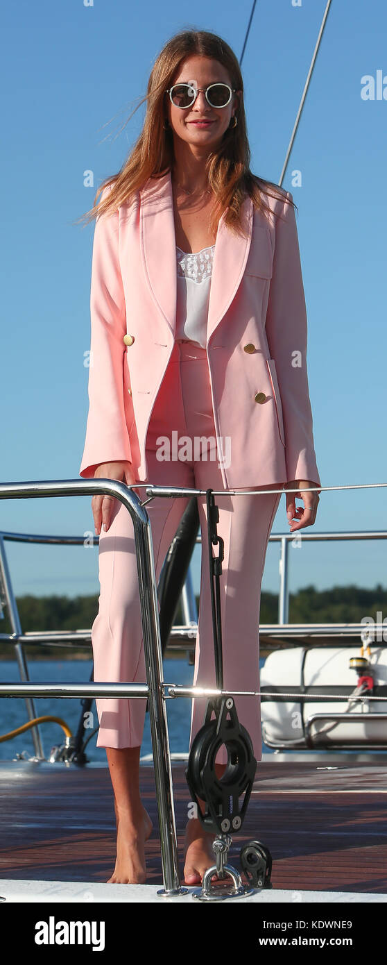 Millie Mackintosh besucht einen Fotoauftrag bei theyachtmarket.com
