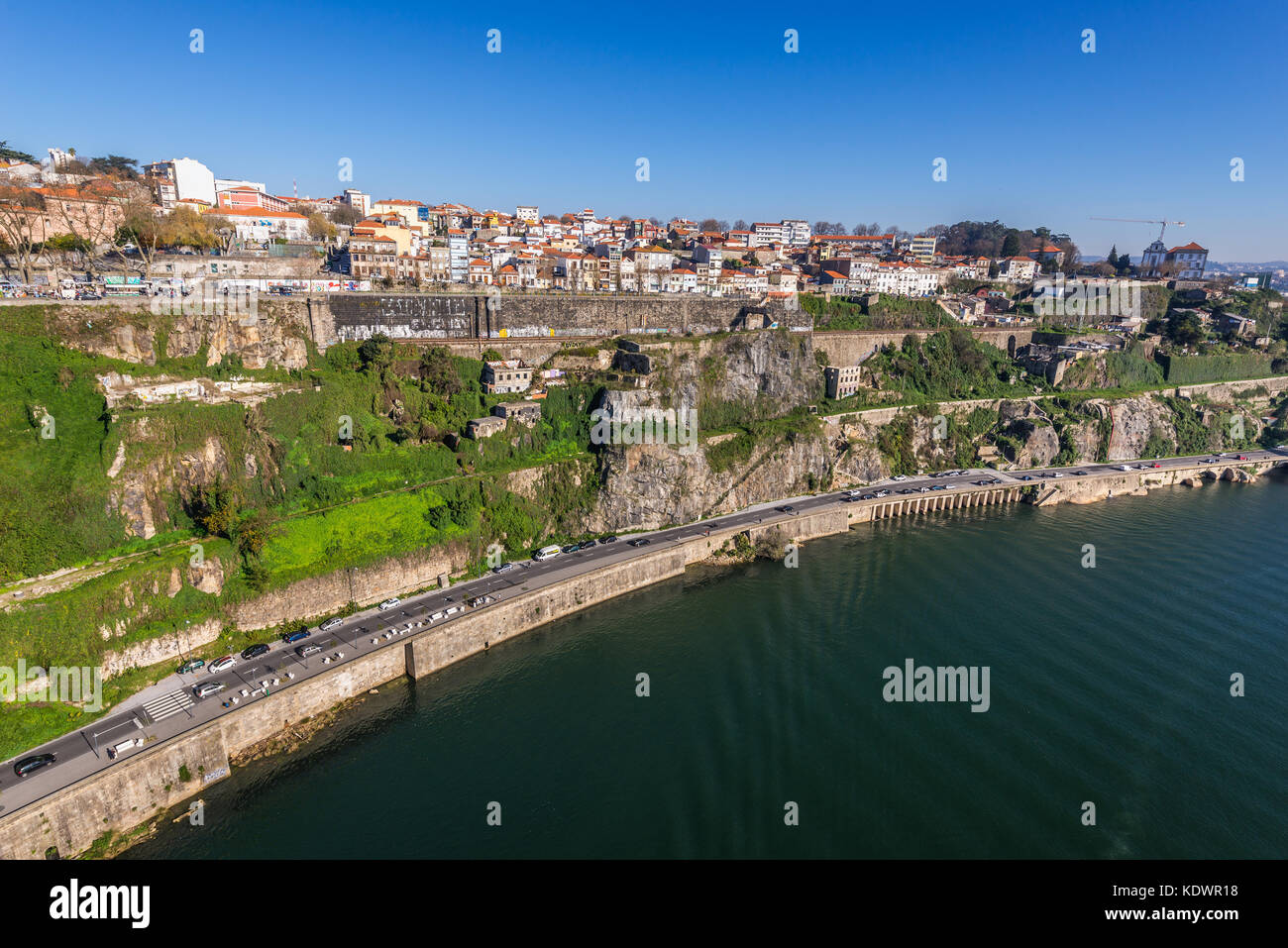 Paiva Couceiro Avenue über dem Douro Fluss in Porto Stadt auf der Iberischen Halbinsel, zweitgrößte Stadt in Portugal. Blick von der Infante D. Henrique Brücke Stockfoto