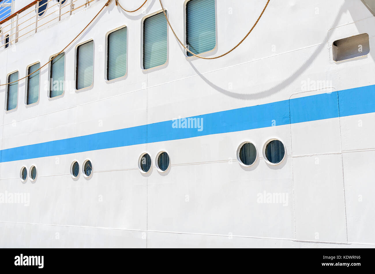 Fenster des Kreuzfahrtschiffs. Stockfoto