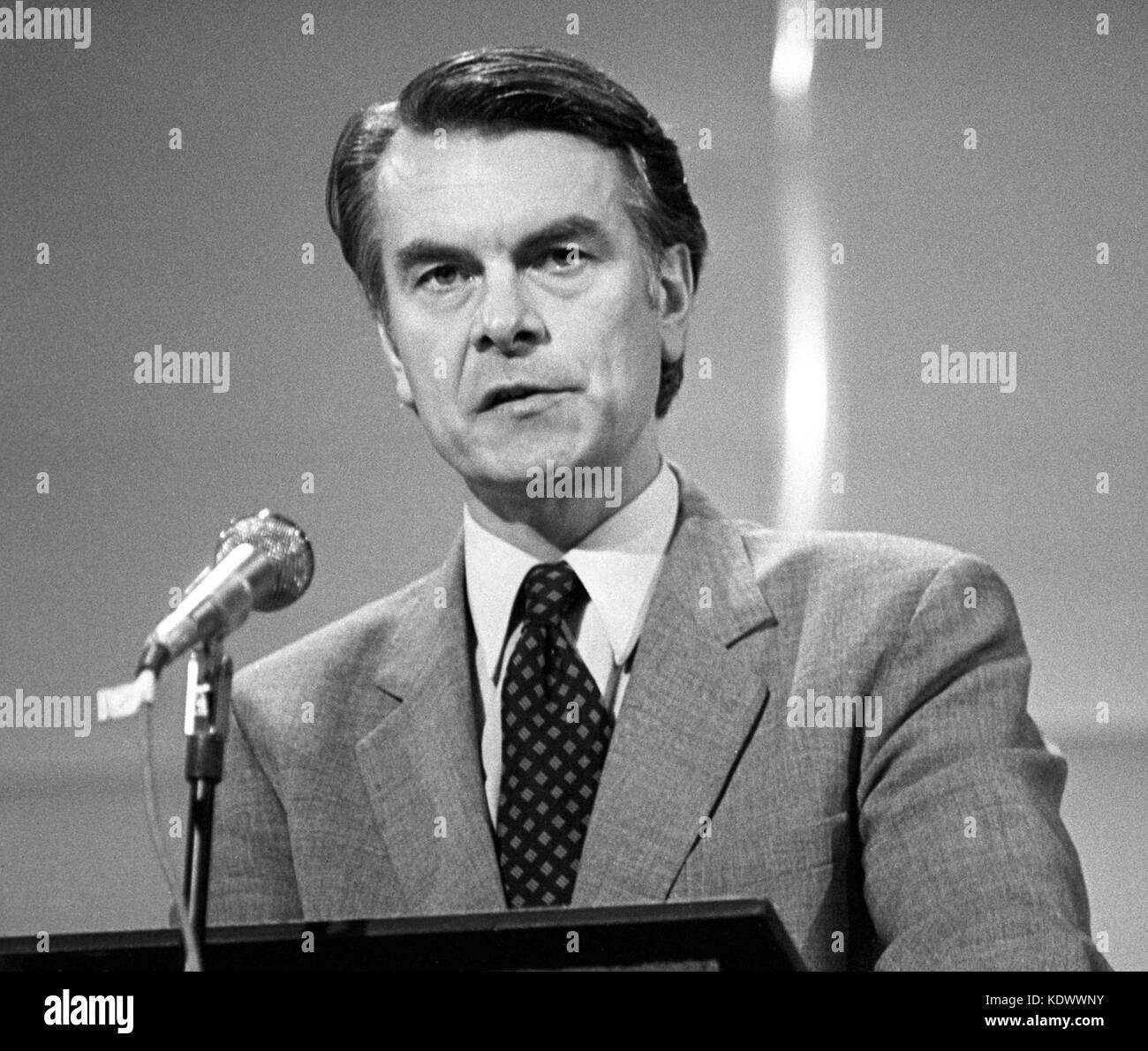 Der stellvertretende Vorsitzende der SDP, Dr. David Owen, spricht während der zweiten Phase der laufenden Konferenz in Derby. Stockfoto