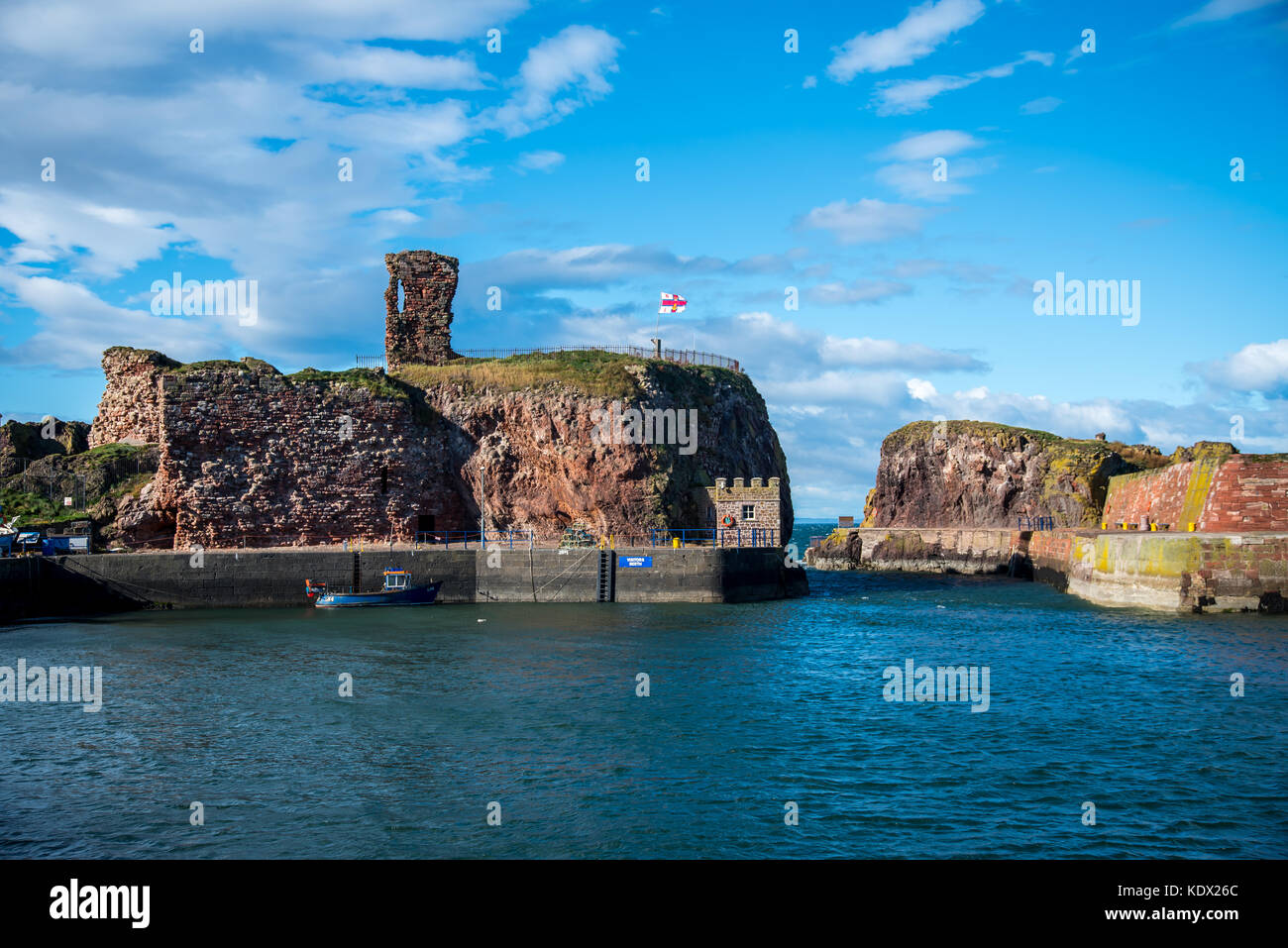 Dunbar Hafen und Burgruinen, Schottland Stockfoto