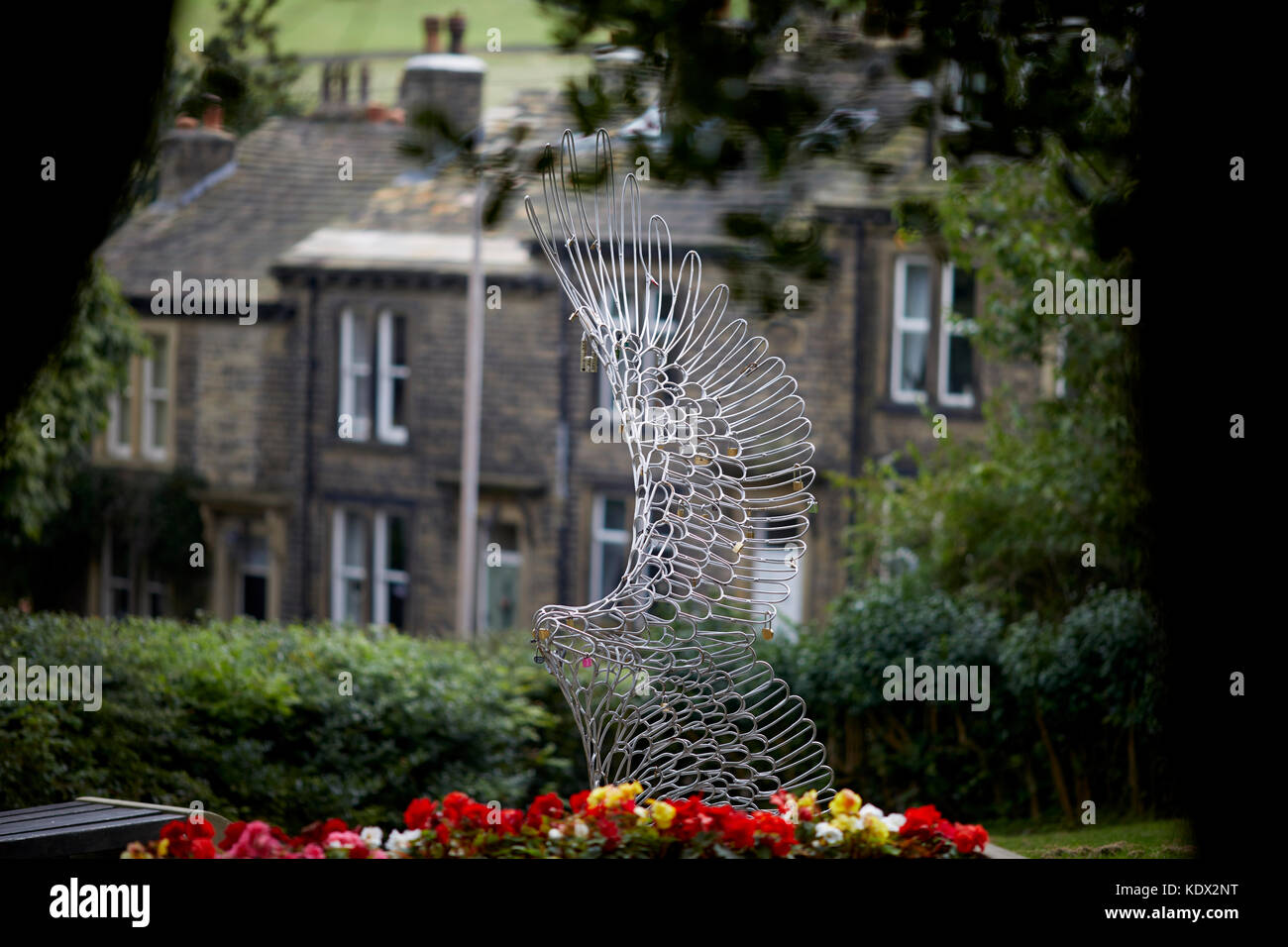Pennines Dorf, Haworth in West Yorkshire, England. Statue artwork im Central Park Stockfoto