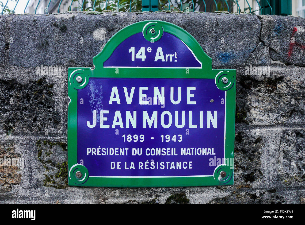 Straßenschild auf der Jean Moulin Avenue, 14. Bezirk, Paris, Frankreich Stockfoto
