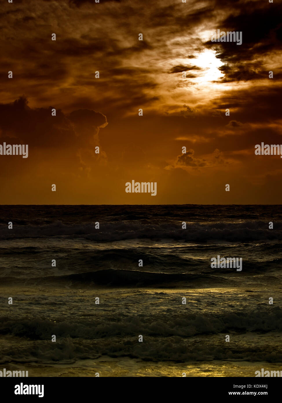 Schönen Sonnenuntergang an der Golden Bay in Malta am 30. Januar 2010 Stockfoto