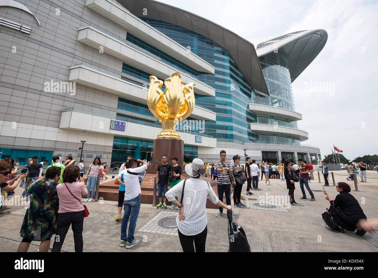 Hongkong, China - Mai, 9,2017: Bauhinia Square ist berühmt in Hongkong China, eine Menge Völker kommen, um hier den Alltag. Stockfoto