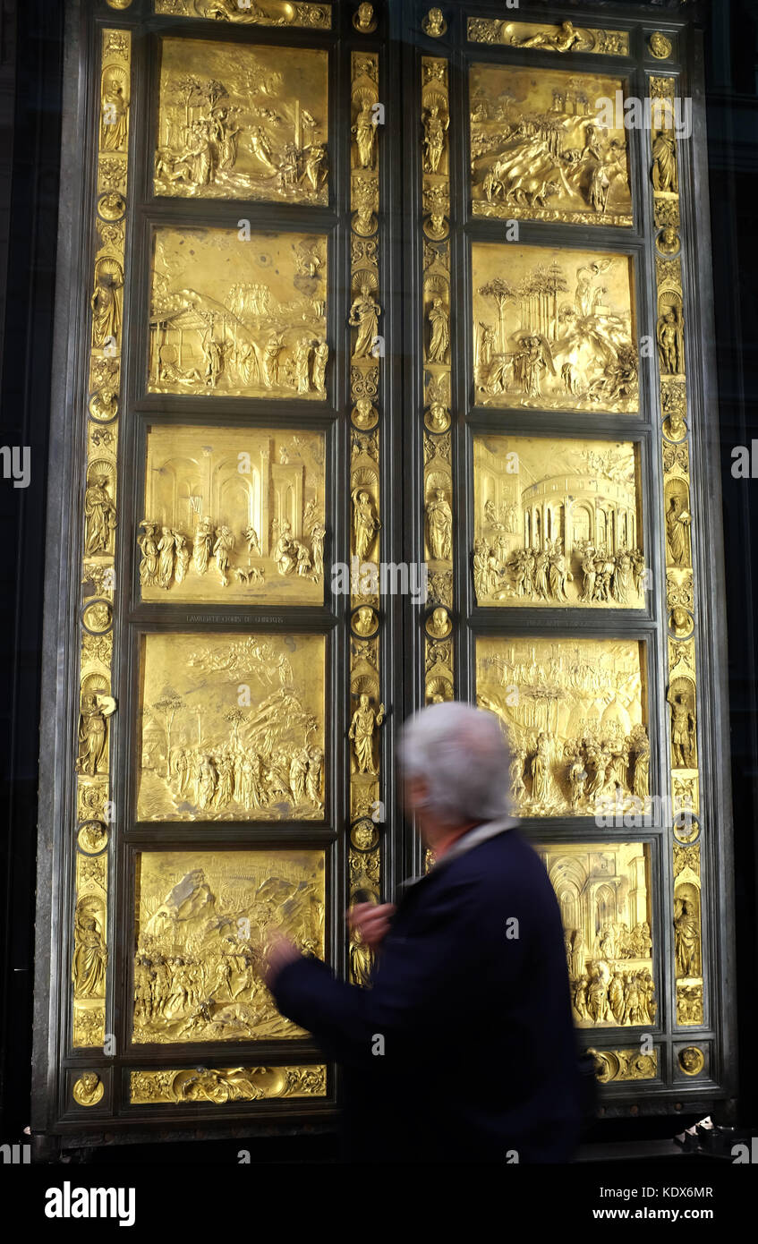 Der ursprüngliche Osten Tür oder die Tür des Paradieses, die Taufkapelle neben der Kathedrale von Florenz, die im Florenz Museum gehalten wird. Stockfoto