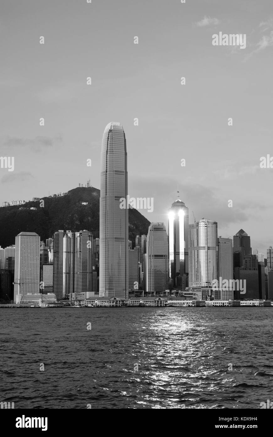 Skyline von Hongkong, Victoria Peak und International Finance Center Tower Stockfoto
