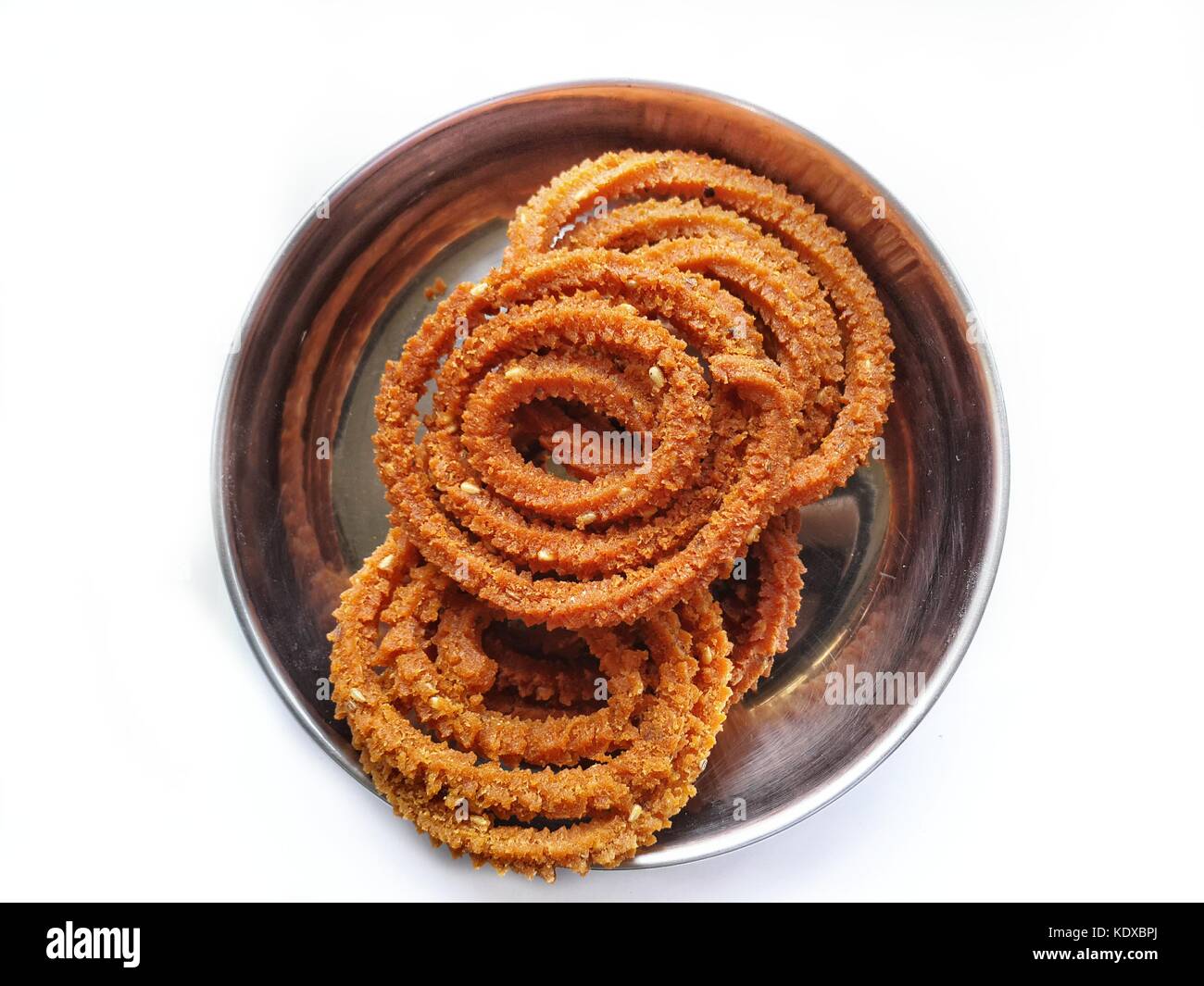 Chakali oder murukku oder chakri ist Diwali Festival Kulturnation snack dienen als Erfrischung Snacks für die Gäste. Das ist selektive Fokus Schuß von oben. Stockfoto