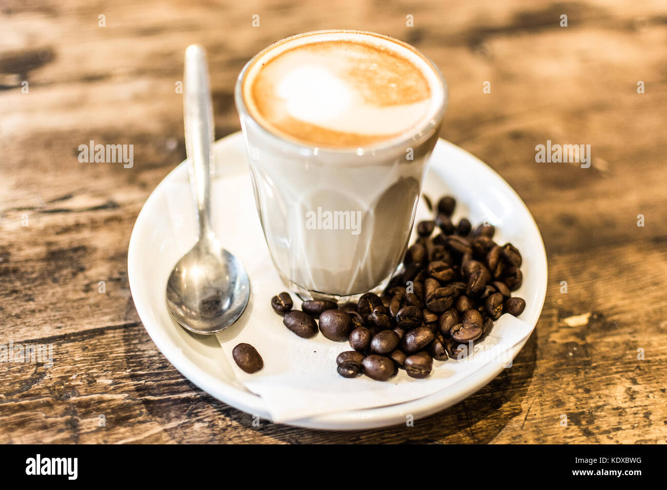 Einen leckeren Cortado espresso Drink in einem Cafe gemacht Stockfoto