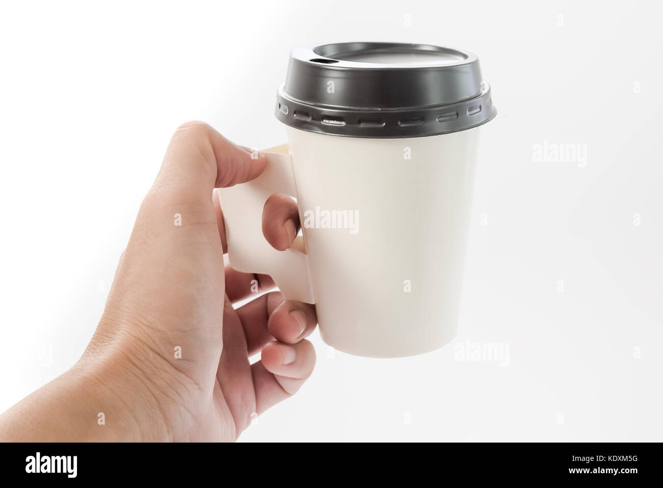 Mockup von Kaffee Pappbecher, Hand Kaffee Pappbecher isolieren Stockfoto